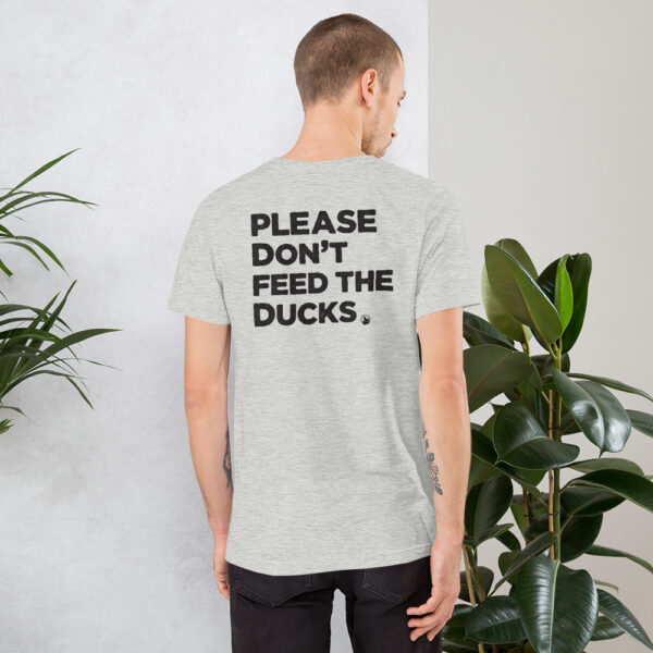 Don't feed the ducks - Unisex t-shirt